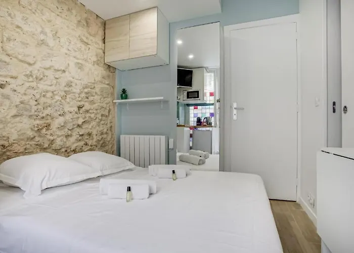 Tiny Boutique Studio In Paris 11
