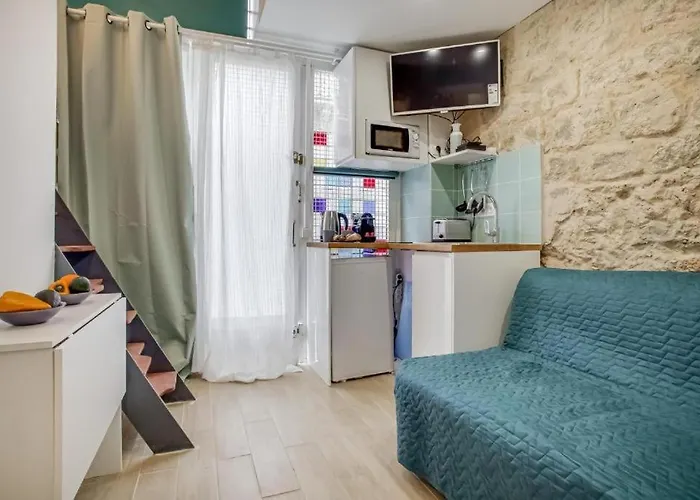 Tiny Boutique Studio In Paris 11